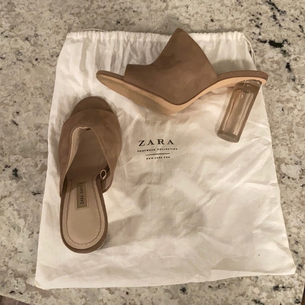 Like NEW Women’s Zara Nude Suede heel. Size 39 - Picture 6 of 8